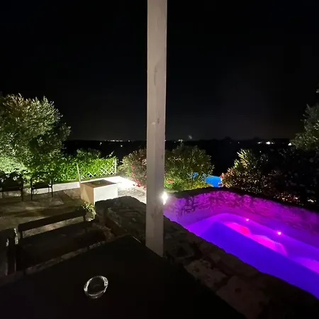 Nocleg ze śniadaniem Lacinera Trulli E Lamie 4*