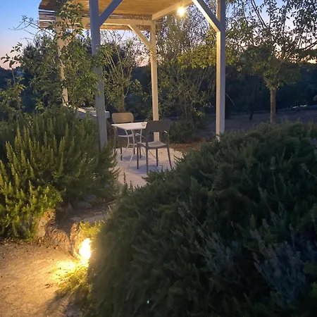 Bed & Breakfast Lacinera Trulli E Lamie