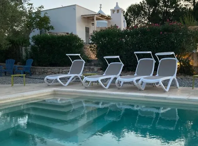 Lacinera Trulli E Lamie Bed & Breakfast 4*