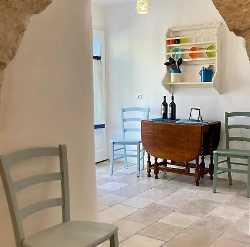 Lacinera Trulli E Lamie Bed & Breakfast 4*