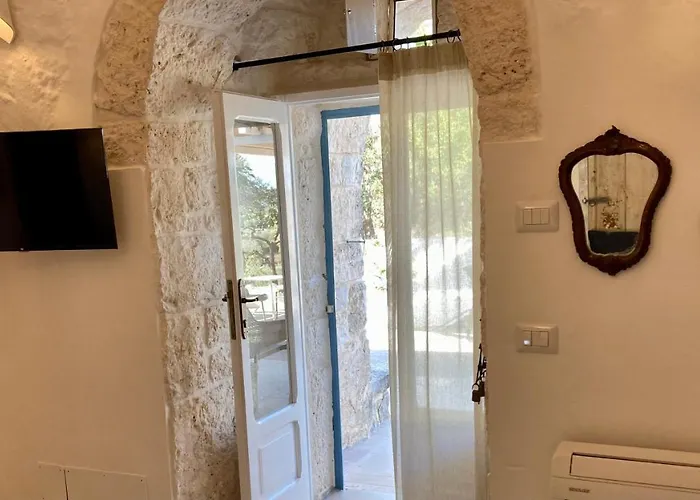 Lacinera Trulli E Lamie Bed & Breakfast 4*