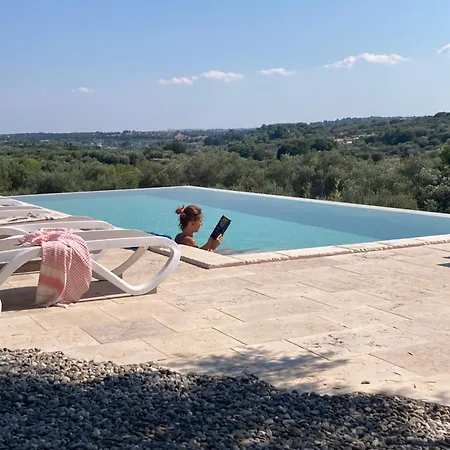 Oda ve Kahvaltı Lacinera Trulli E Lamie 4*