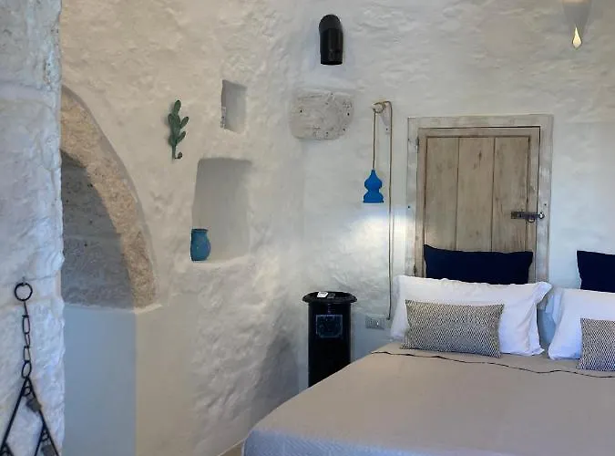 Lacinera Trulli E Lamie Bed & Breakfast 4*