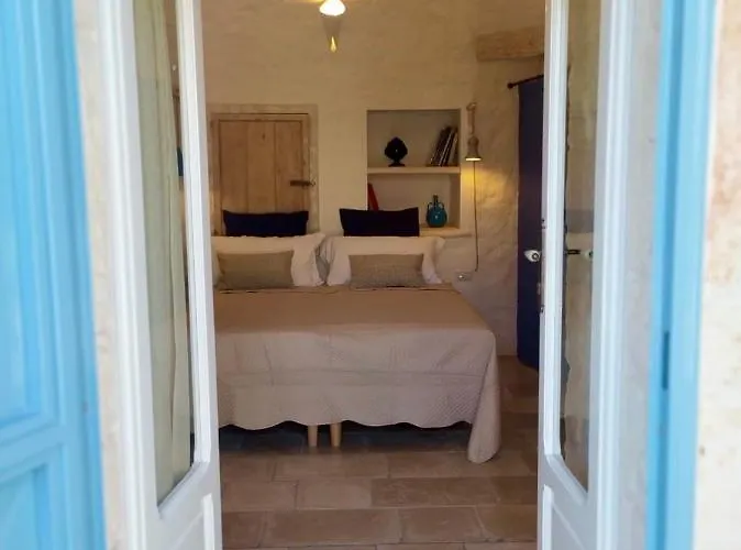 Lacinera Trulli E Lamie Bed & Breakfast 4*