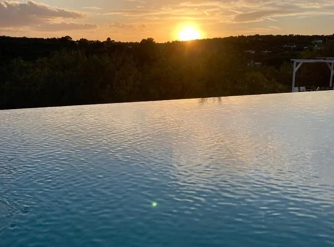 Lacinera Trulli E Lamie Bed & Breakfast 4*