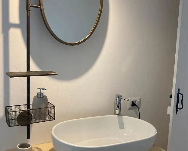 Lacinera Trulli E Lamie Bed & Breakfast 4*